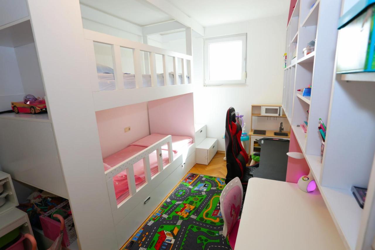 Luxury Family Apartment 奥米什 外观 照片